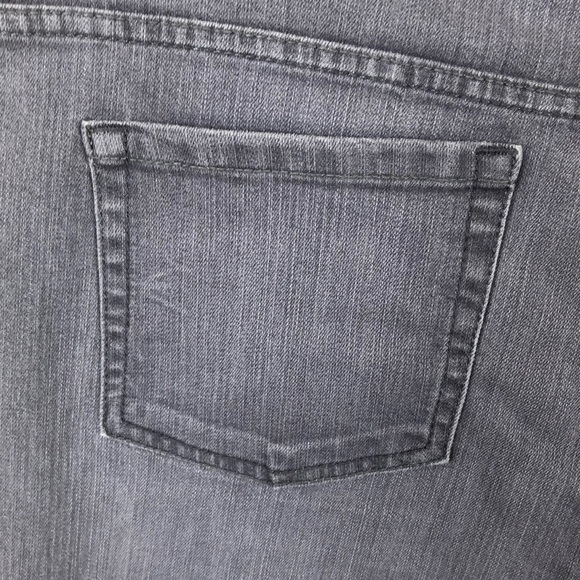 Gloria Vanderbilt Gray High Rise Amanda Style Jeans - Size 16 Petite - Picture 7 of 14
